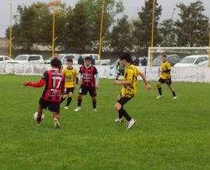 Futbol: Echegoyen ganó y se salvó. Once Corazones jugará la Promoción