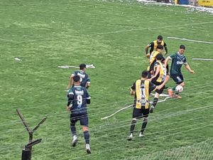 Futbol: Echegoyen ganó y se salvó. Once Corazones jugará la Promoción