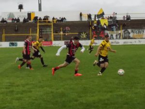 Futbol: Echegoyen ganó y se salvó. Once Corazones jugará la Promoción