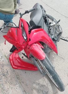 Choque entre moto y bicicleta en Guemes e Hipólito Irigoyen
