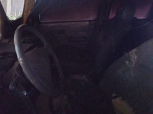 En la madrugada: Incendio de camioneta en garage de vivienda