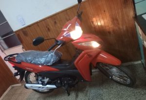 Denuncia el robo de una moto Honda Wave y reclama acceso rápido a las cámaras
