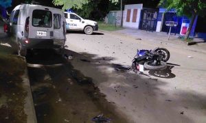 Bahía: motociclista en estado irreversible al chocar con un utilitario