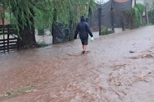 Trágico temporal en Buenos Aires: colapso por inundaciones y un muerto