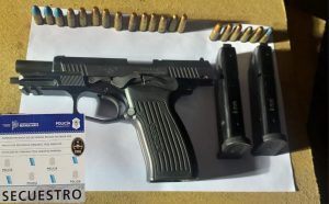 Balacera de Ameghino: Secuestraron armas y buscan un segundo atacante (video)