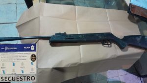 Balacera de Ameghino: Secuestraron armas y buscan un segundo atacante (video)