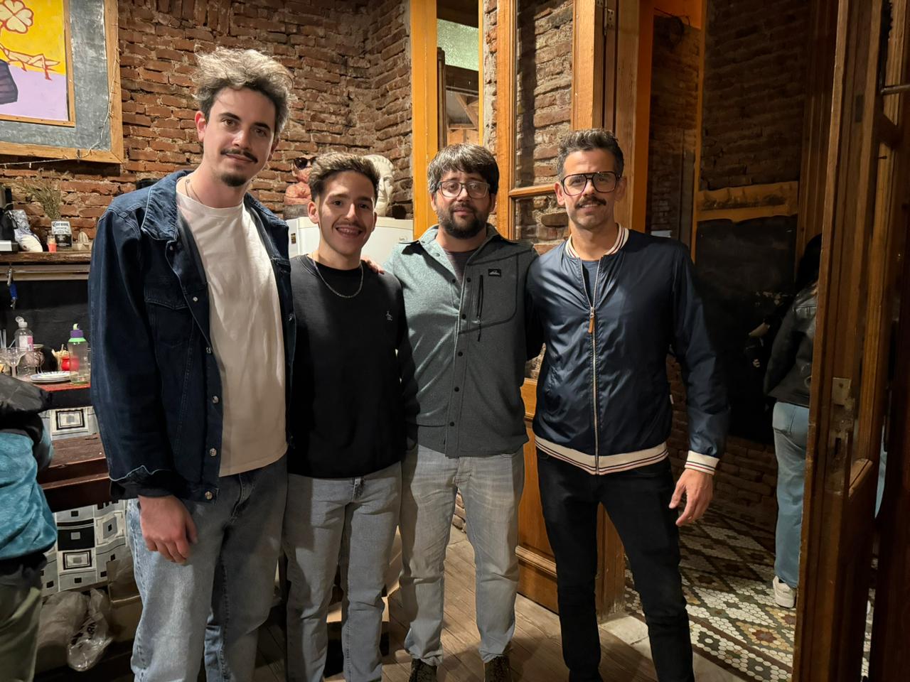 Arlequines invitó a su público a escuchar “Tentando a la suerte”