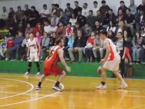 Básquet: el Globo sopló fuerte y dejó sin espuma al Cervecero en la primera final