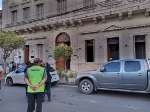 Ardió chimenea en local gastronómico del centro