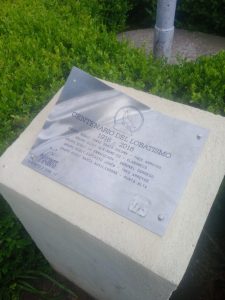 Indignación por el vandalismo a la placa de los Scouts en la Plaza Italia