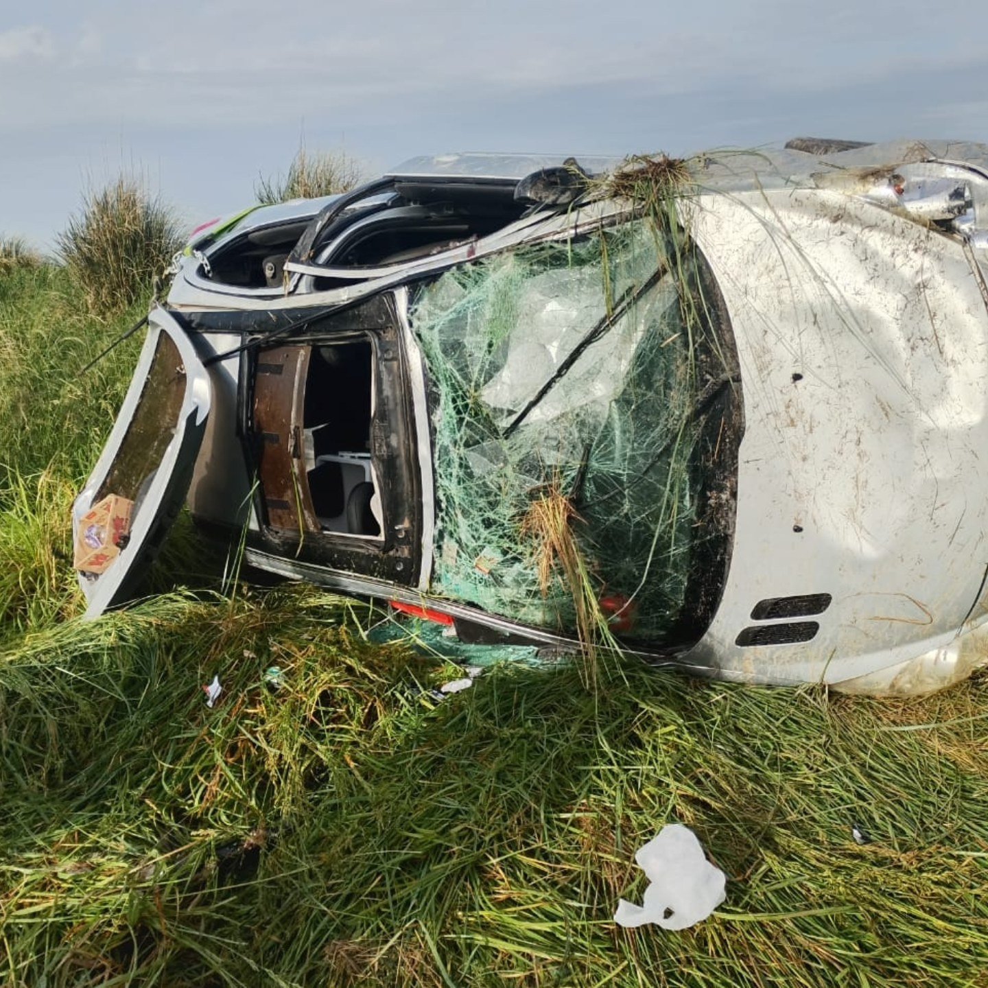 Derivan a uno de los pescadores accidentados en el vuelco