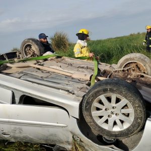 Vuelco en camino a Lin Calel: una persona derivada al Pirovano