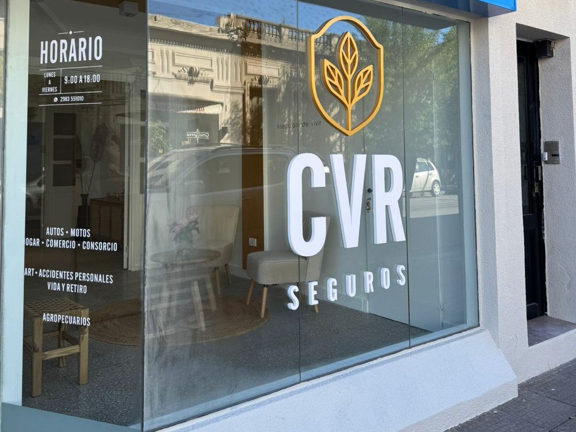 (audio) Carolina Valladares Rucci inauguró su oficina de seguros en pleno centro