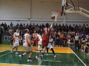 Básquet: el Globo sopló fuerte y dejó sin espuma al Cervecero en la primera final