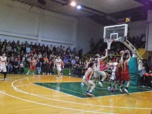 Básquet: el Globo sopló fuerte y dejó sin espuma al Cervecero en la primera final