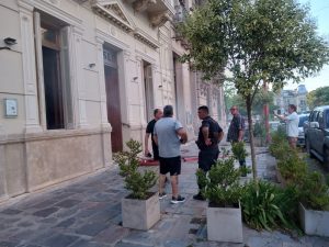 Ardió chimenea en local gastronómico del centro