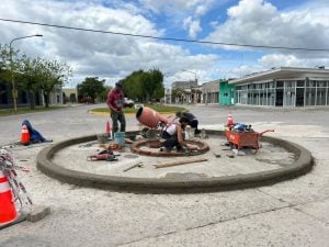 Chaves: nueva rotonda en Perón y San Martín. Una obra que ordena y mejora la seguridad vial