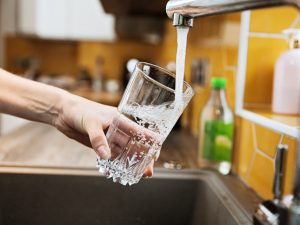 El agua en Tres Arroyos: Gabriel Francia aclaró que es potable y negó zonas criticas