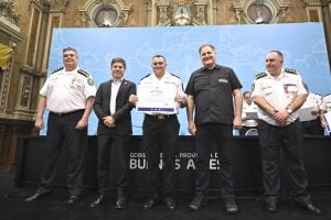 Kicillof encabezó el acto de ascenso de oficiales de la Policía provincial