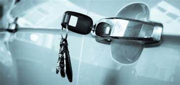 Esta madrugada: Robaron dinero y documentación de camioneta estacionada