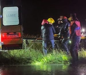 (videos) Despiste y “efecto tijera” de un semi en Ruta 3 casi 85