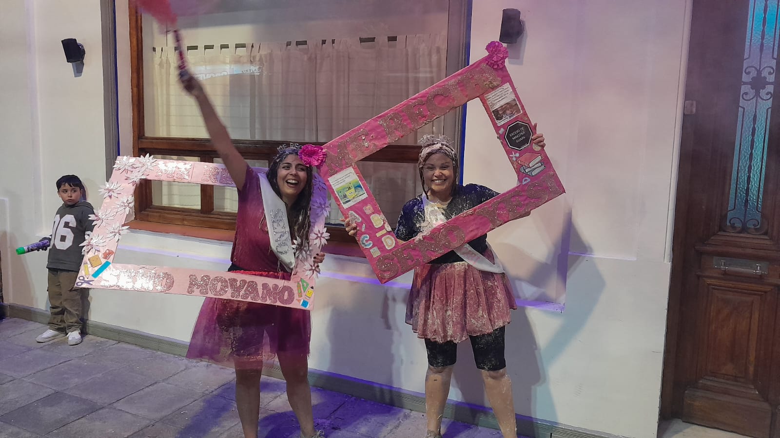 Yesica y Micaela se recibieron de profesoras en Educación Primaria