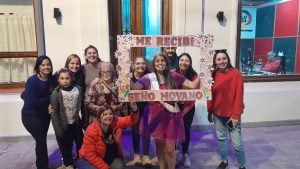 Yesica y Micaela se recibieron de profesoras en Educación Primaria