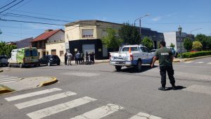 (videos) Accidente en Av. Belgrano y B. Mitre. Motociclista trasladado con lesiones leves
