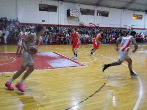 ¡Huracán es el Tri-Campeón Anual del Básquet local!