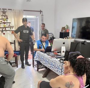 Allanaron en CABA por una estafa ocurrida en Adolfo Gonzales Chaves (videos)