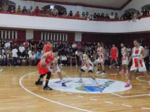 Básquet: Huracán pegó primero en la Final