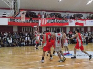 Básquet: Huracán pegó primero en la Final