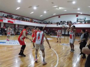 Básquet: Huracán pegó primero en la Final
