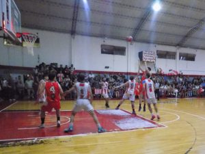 ¡Huracán es el Tri-Campeón Anual del Básquet local!
