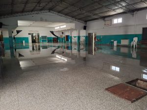 Bomberos trabajaron en la Escuela 16. Ingresó agua por los patios (video)