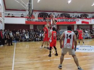 Básquet: Huracán pegó primero en la Final
