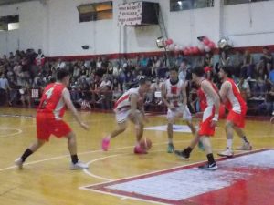 ¡Huracán es el Tri-Campeón Anual del Básquet local!