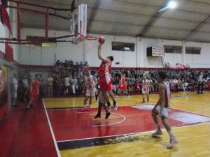 ¡Huracán es el Tri-Campeón Anual del Básquet local!