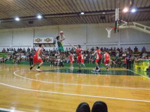 Basquet: Costa Sud y Alumni cantaron victoria para forzar un tercer partido en ambas semifinales