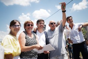 Kicillof entregó viviendas en Tandil y Ayacucho