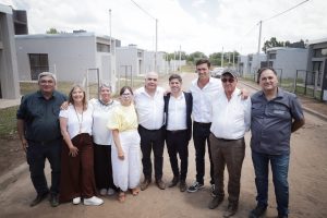 Kicillof entregó viviendas en Tandil y Ayacucho