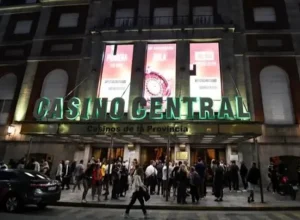 Oficializan la ley que prohíbe el ingreso de deudores alimentarios a los casinos