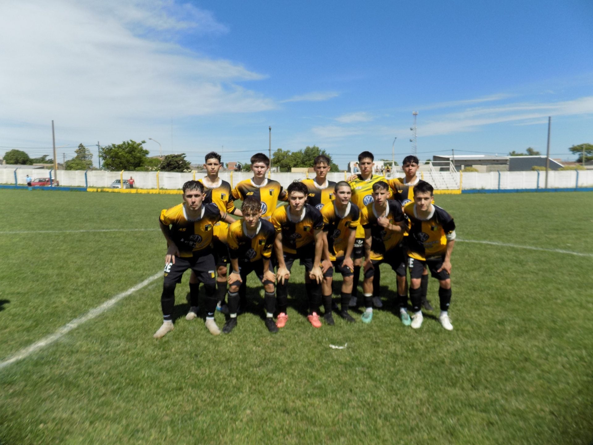 Fútbol de primera: goleada de Olimpo ante Once Corazones