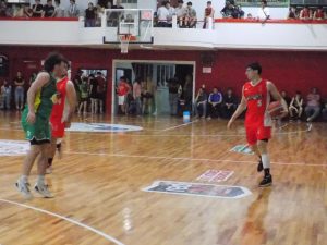 Básquet: Huracán se quedó con el primer clásico en los Play Off