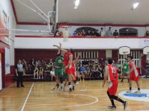 Básquet: Huracán se quedó con el primer clásico en los Play Off