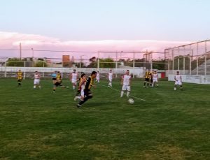 Fútbol: Huracán venció a El Nacional por el Mastrángelo (videos)