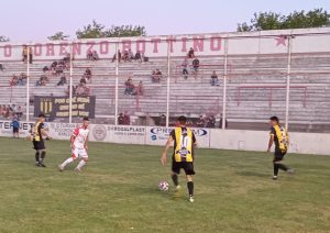 Fútbol: Huracán venció a El Nacional por el Mastrángelo (videos)