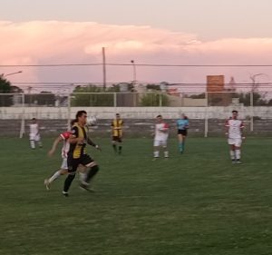 Fútbol: Huracán venció a El Nacional por el Mastrángelo (videos)