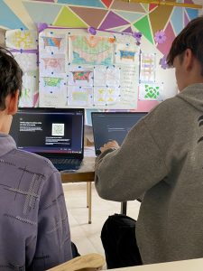 Intervención artística de estudiantes de la EESEA 1 en contenedor de Transportes Malvinas