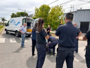 Accidente de un ciclista en Av. Belgrano. Fue derivado al Hospital Pirovano por lesiones leves